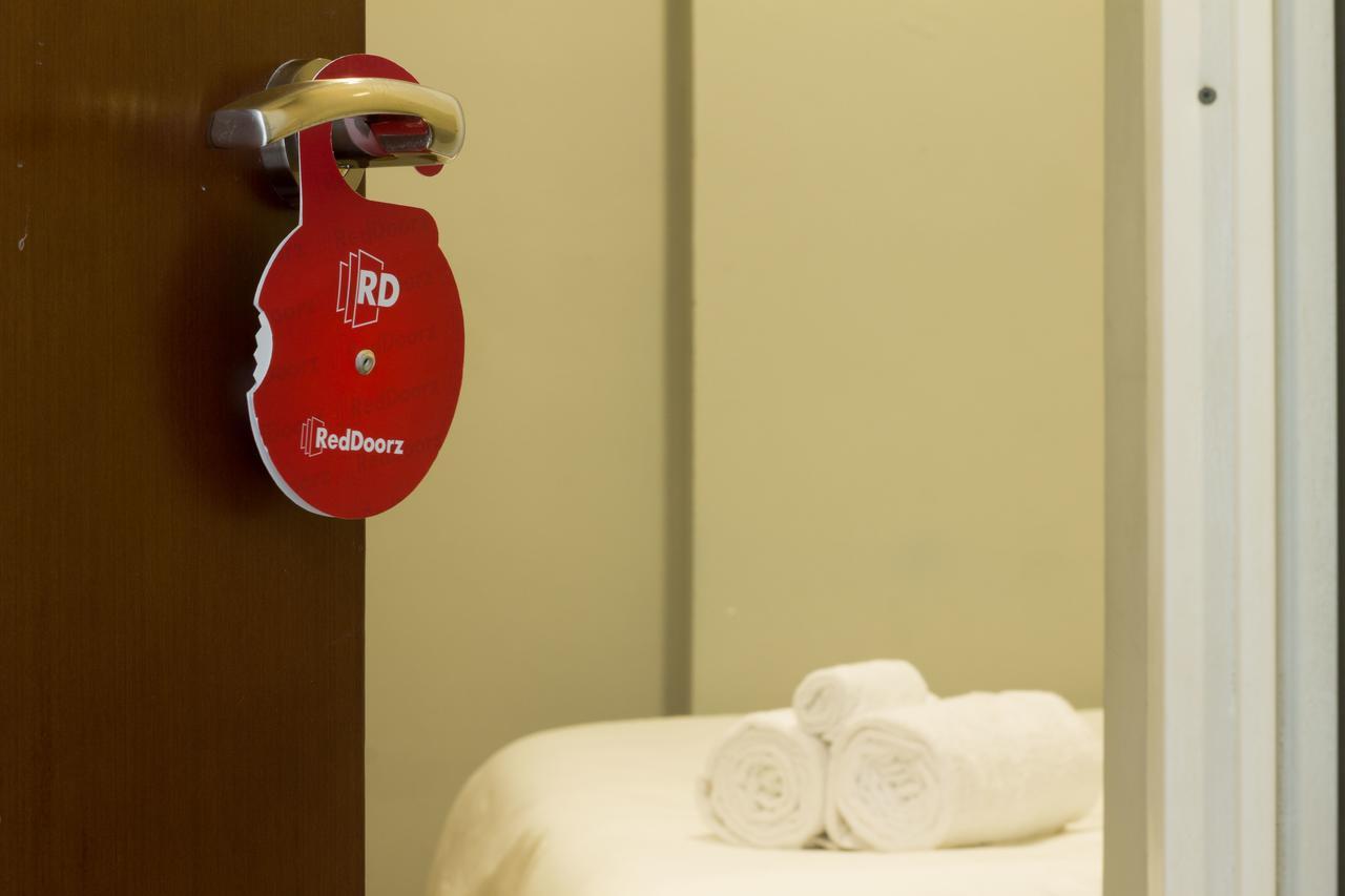 RedDoorz Plus @ Kapuk Business Park Jakarta Bagian luar foto