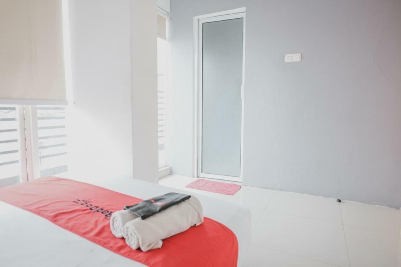 RedDoorz Plus @ Kapuk Business Park Jakarta Bagian luar foto